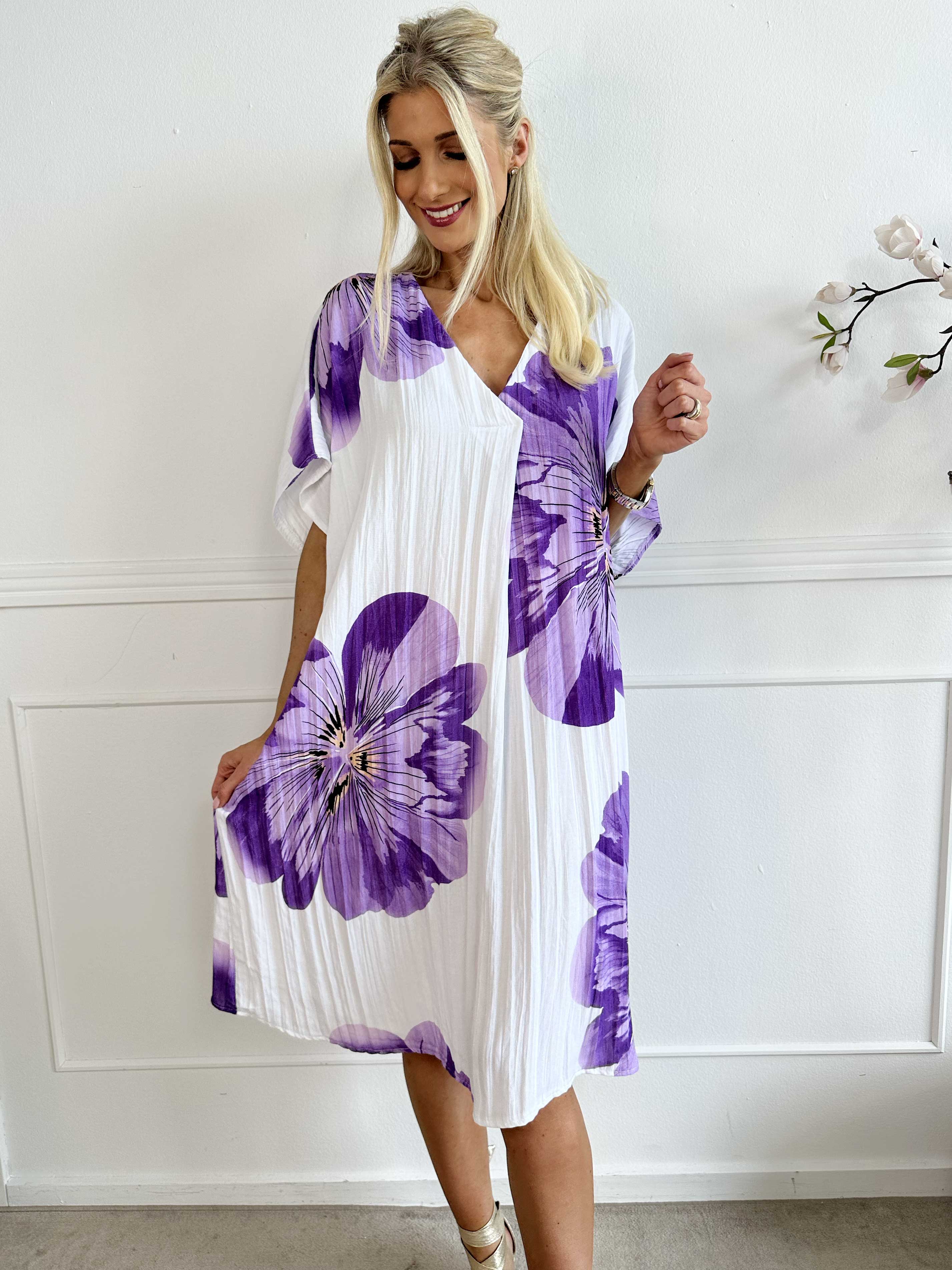 Aya - Blomstret t-shirt kjole i viskose